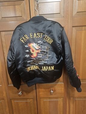 FAR EAST TOUR Okinawa Japan Dragon Komodo Jacket Men's Medium/ Woman's Large